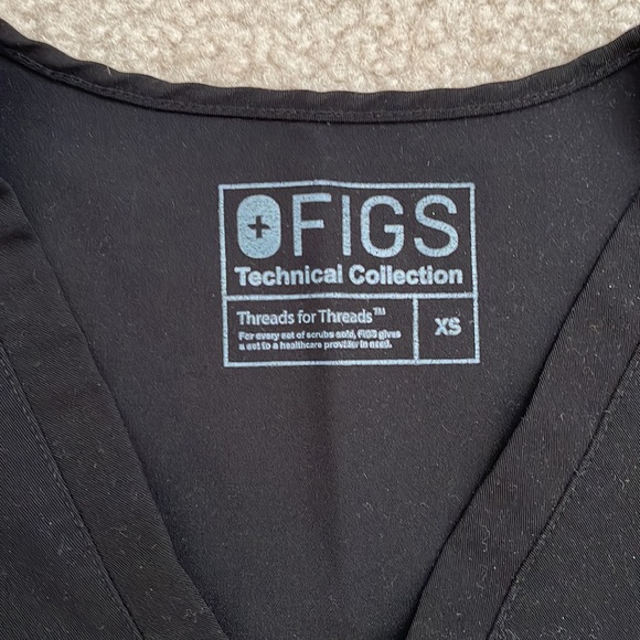 Black figs scrub top - Picture 2 of 3